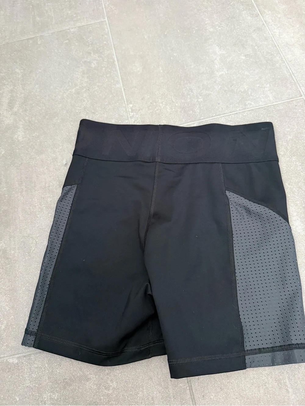 NEW Nike Dri-FIT High Waist Bike Shorts Size Small